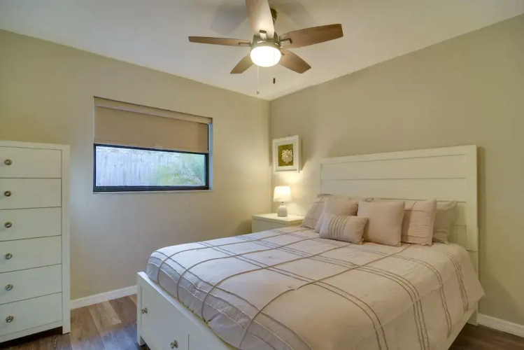 Ideally Located Palm Harbor Condo: Walk Downtown!