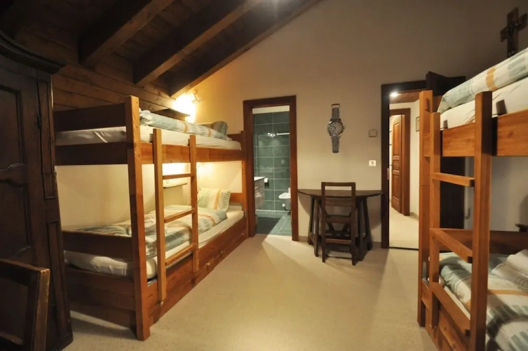 4 Bedrooms Apartment