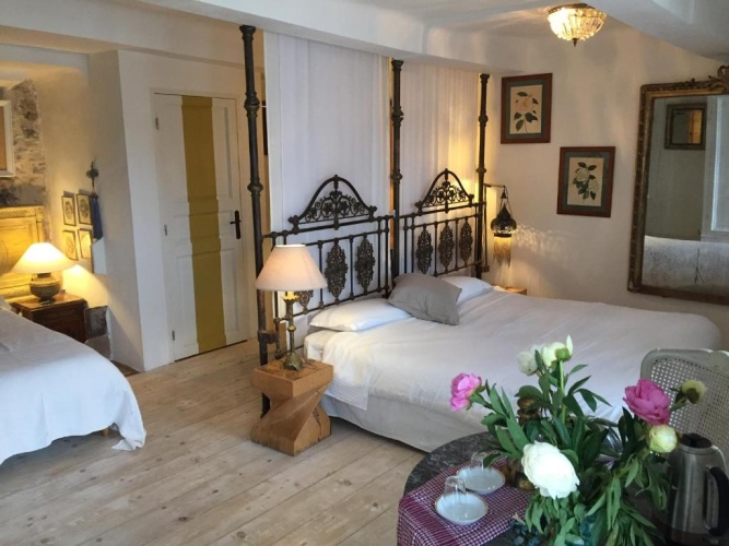 Standard Triple room