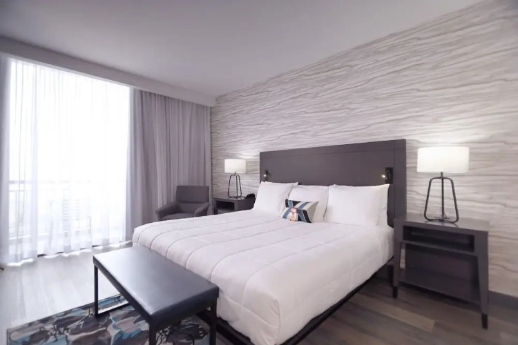 Standard room with balcony and with bay view