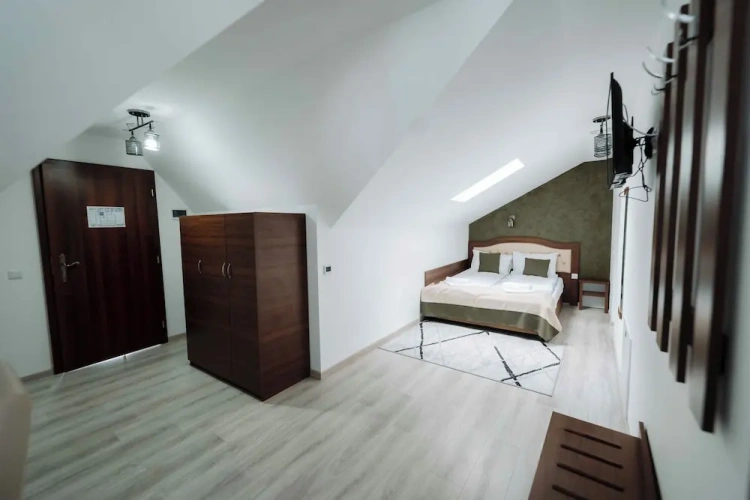 Standard Quadruple room with balcony and with mountain view