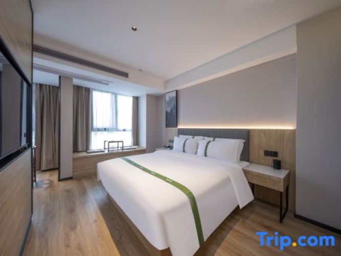 1 Bedroom Business Suite
