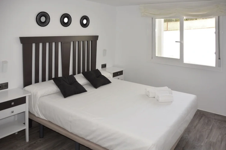 1 Bedroom Apartment with balcony and with garden view