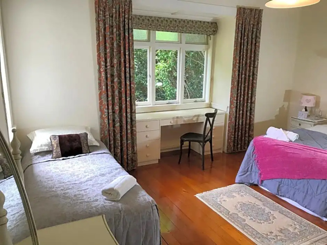 School Lane B&B WR.