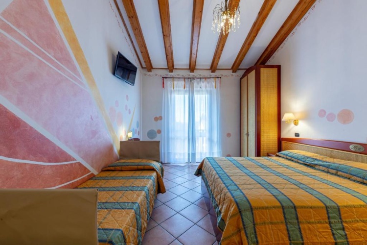Deluxe Quadruple room