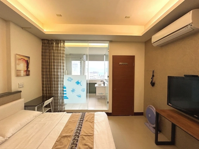 Standard Double room with partial ocean view