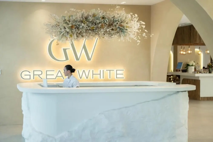 Great White Hotel - Shëngjin