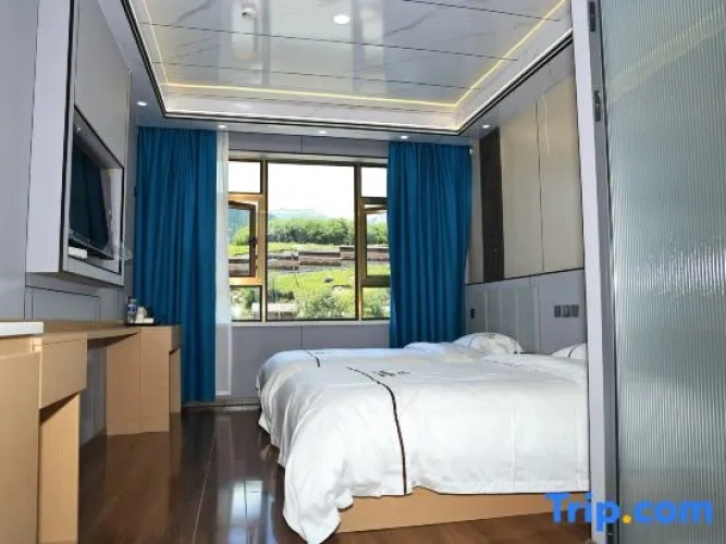 Standard Twin room with mountain view