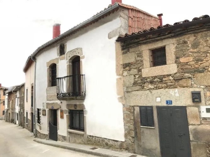 2 Bedrooms Cottage