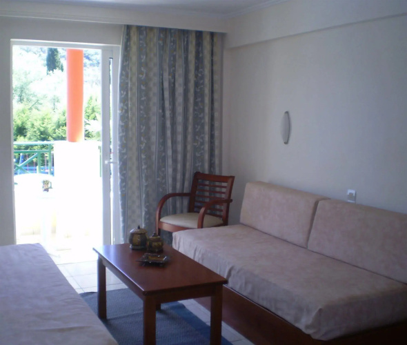 Damia Hotel & Apartments