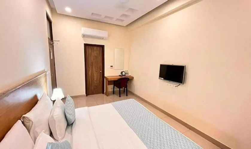 FabHotel Corporate Town