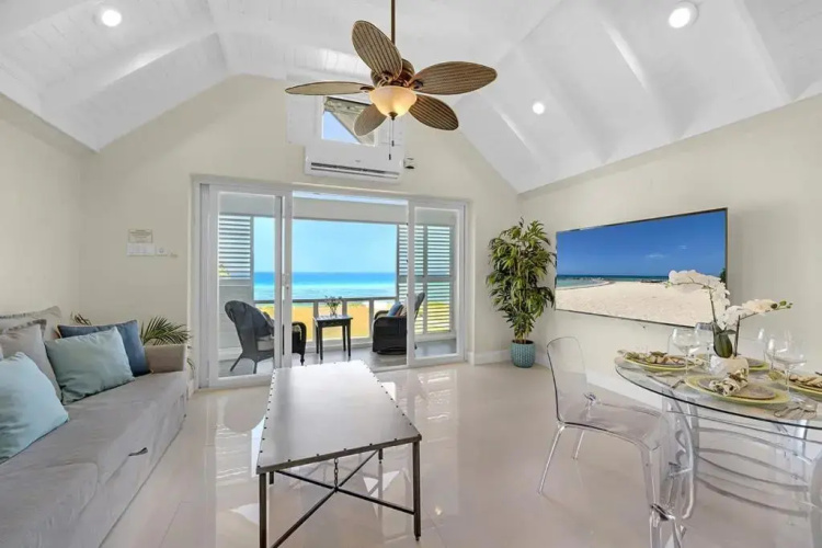 Hospitality Expert E22 Beach front Pool & Chef