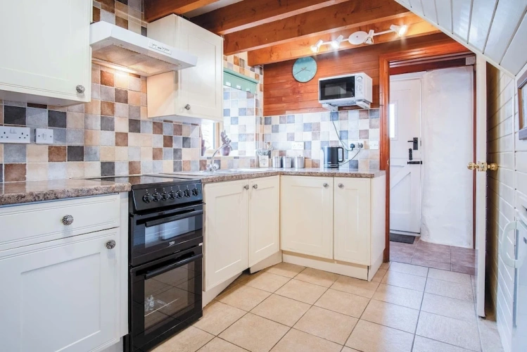 2 Bedrooms Quadruple Cottage