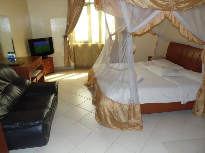 Raya Hotel