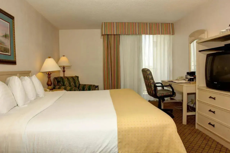 Riverwalk Inn & Suites