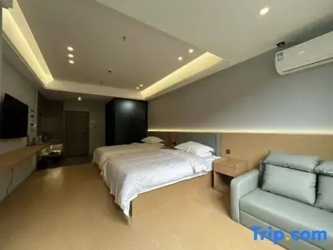 Standard Twin room with river view
