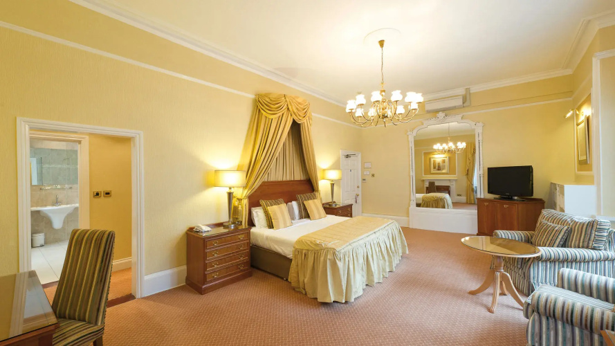 The Royal & Fortescue
