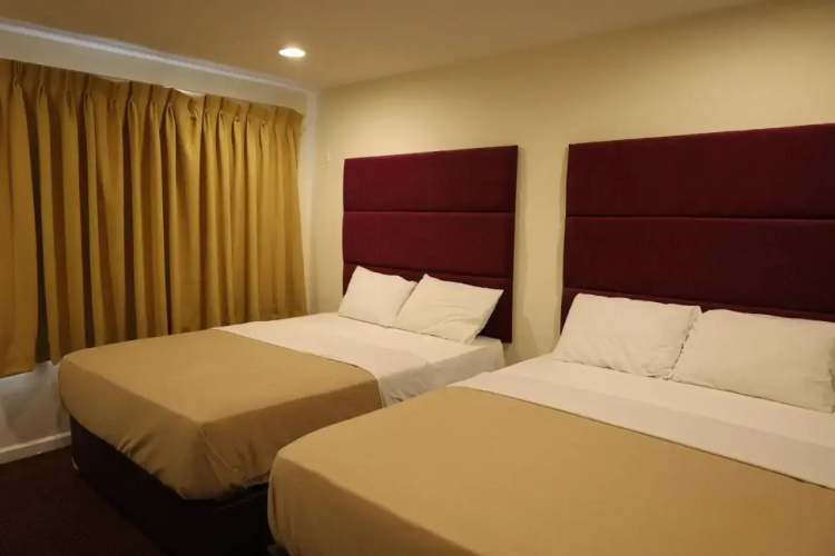 The Warwick Motel and Suites