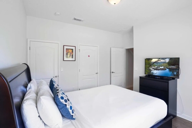 4 Bedrooms Quadruple Cottage