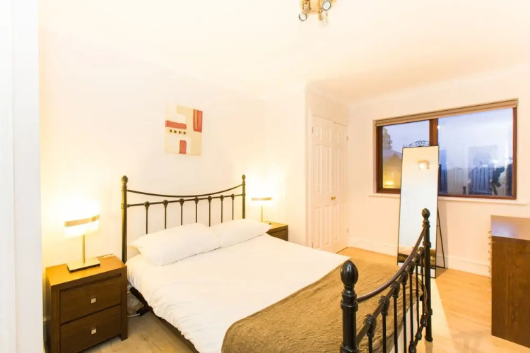 Three Bedroom Limehouse