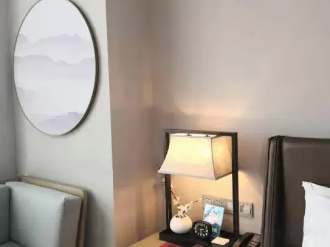 Mid-Level Hotel