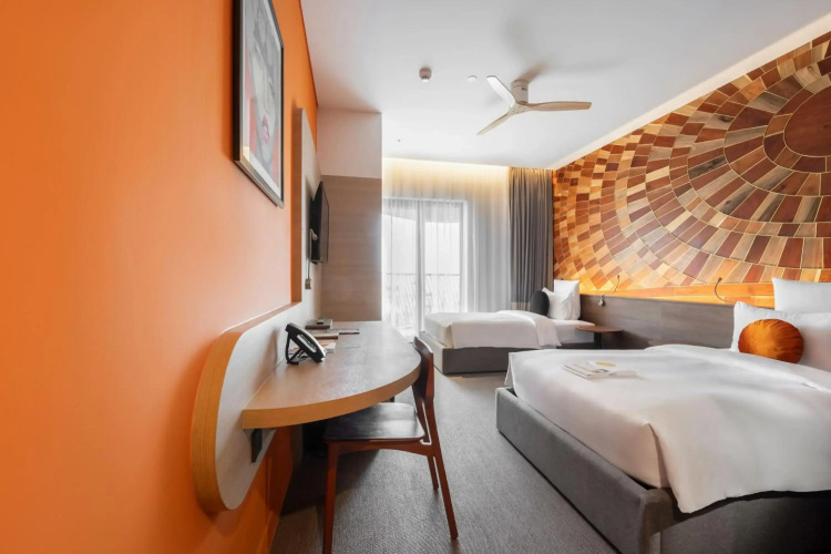 SUN & MOON, Riverside Hotel