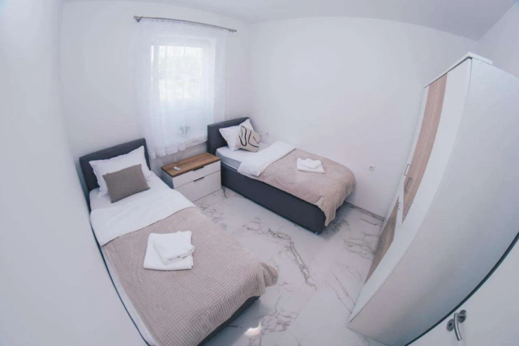 L Apartment