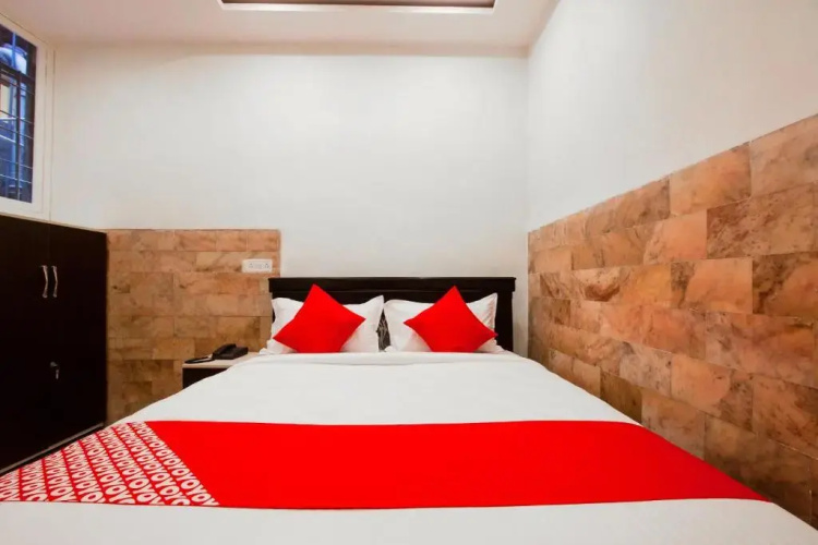 OYO 22907 Hotel Holiday