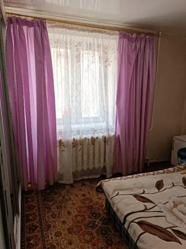 2-к Ауэзова 179 в центре города