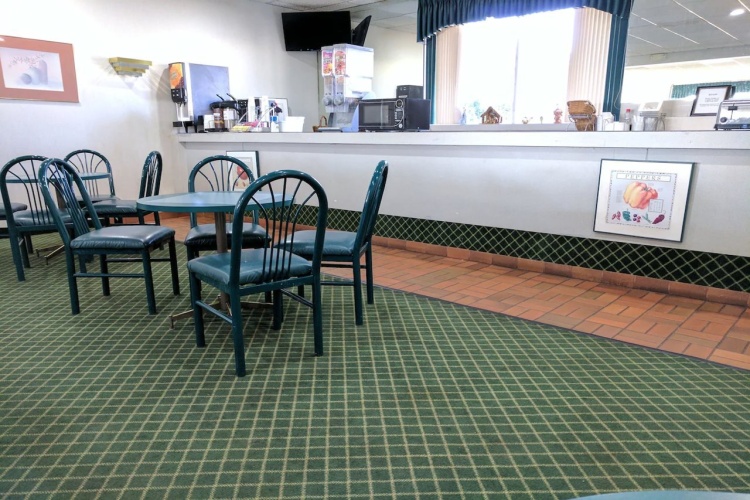 Super 8 By Wyndham Elyria photo 17