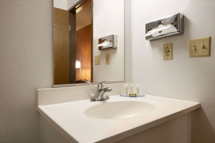 Super 8 by Wyndham Peoria