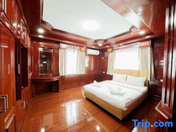 4 Bedrooms Villa