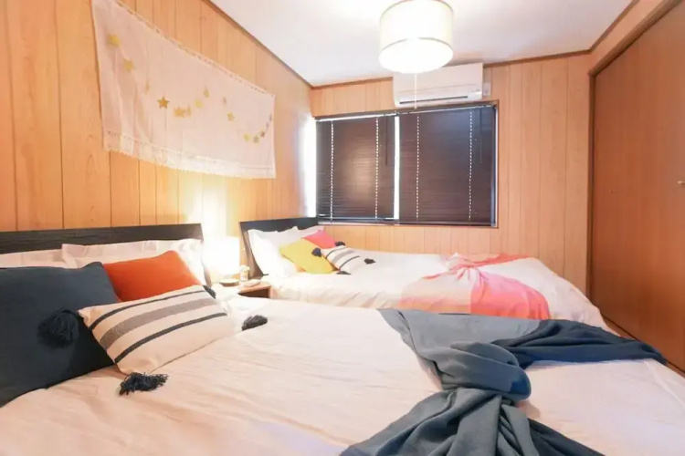 Tsurumibashi House