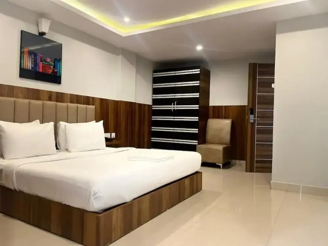 Avenue Suites