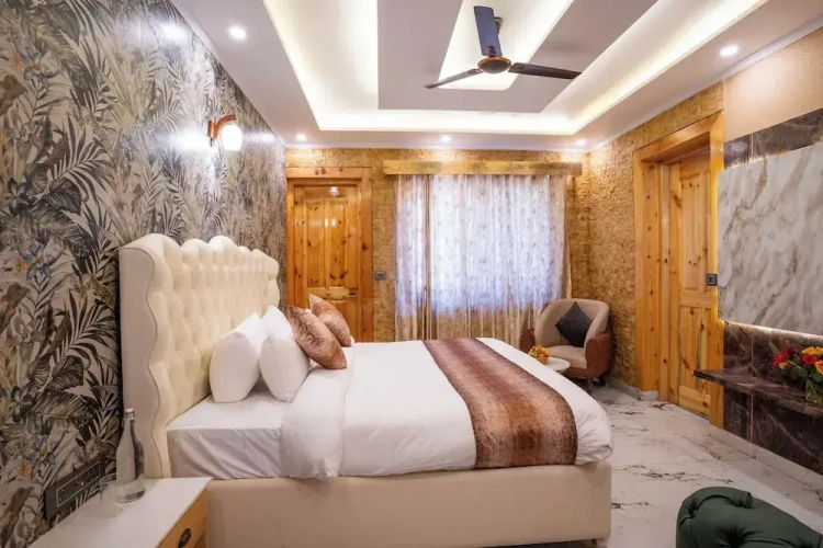 Premier room