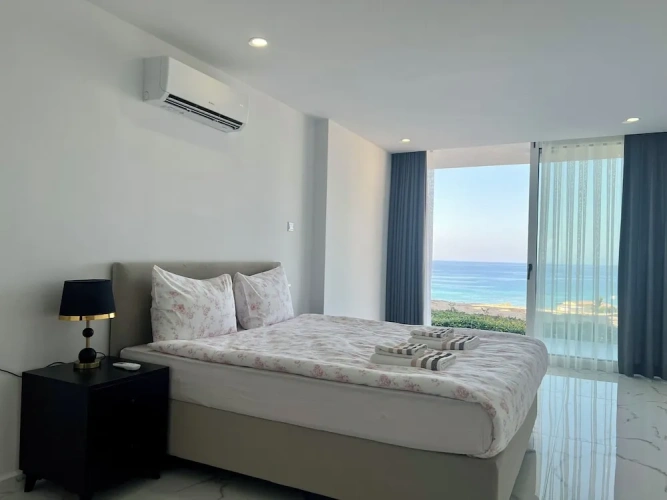 4 Bedrooms Apartment