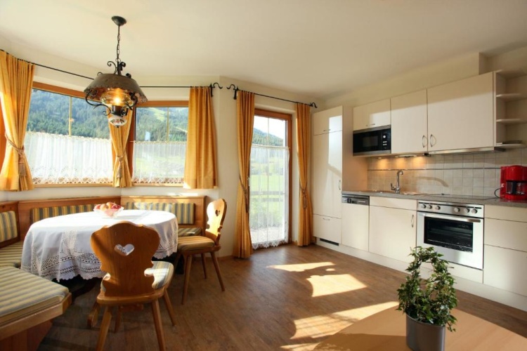 3 Bedrooms Apartment