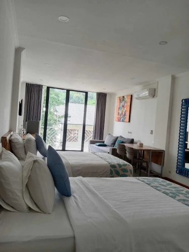 Standard Twin room with balcony