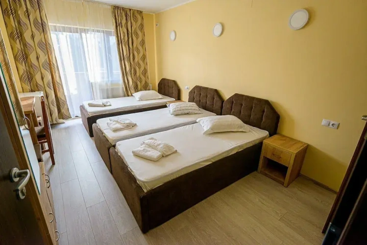 Standard Triple room with city view