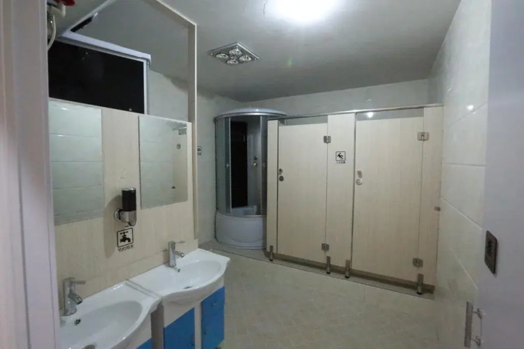 Jian Yi Capsule Theme Hostel