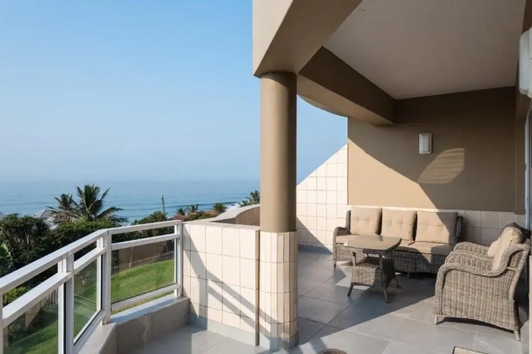 3 Bedrooms Apartment