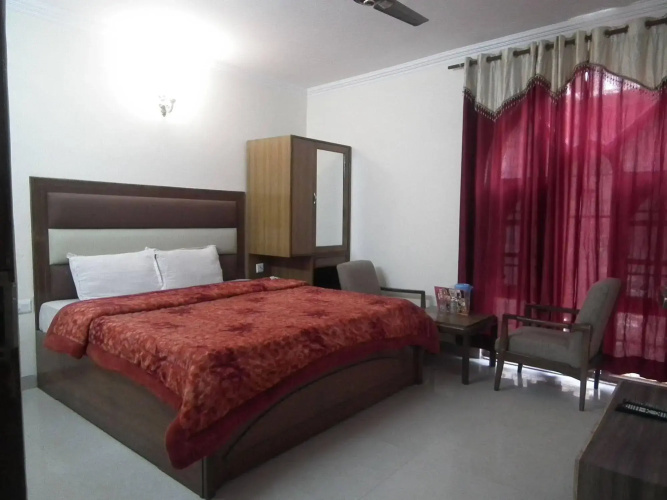 OYO 10229 Hotel Crystal