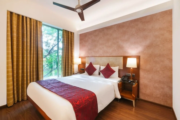 Standard Double room with city view