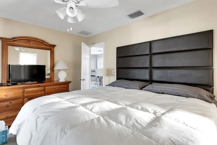 232 S Harbor Dr - Island Bay 3 Bedroom Home by RedAwning