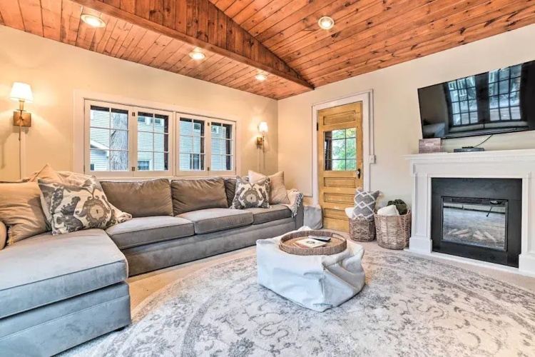 Historic Gaylord Home In Heart Of Downtown! - Gaylord, MI