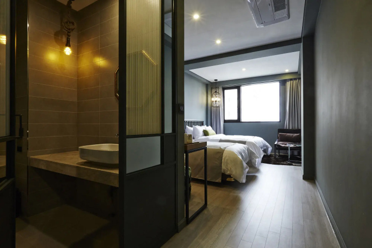 Urban Island Hotel
