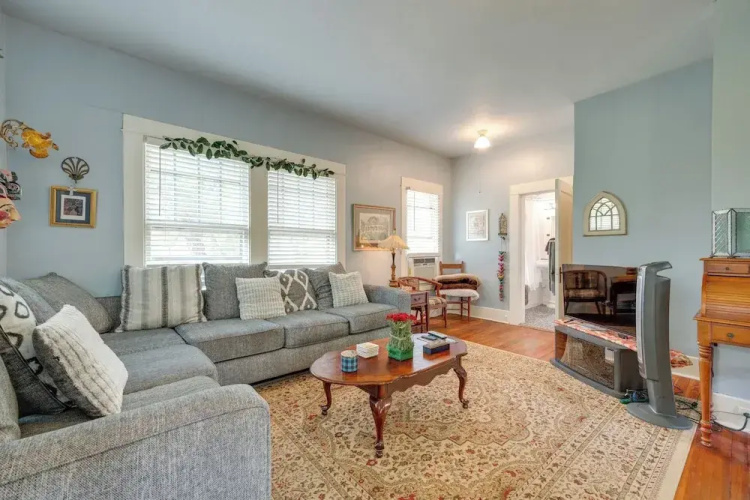 Charming Canyon Lake Cottage W/ Pool & Bbq Pit! - Canyon Lake, TX