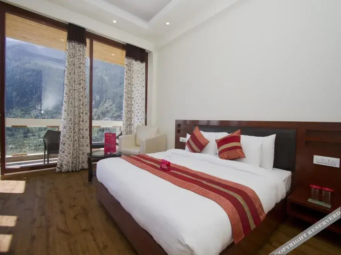 OYO Premium Jagatsukh Valley