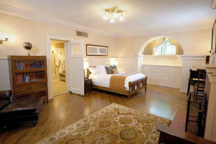 Grand room