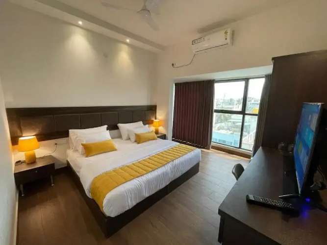 Eiffel Suites